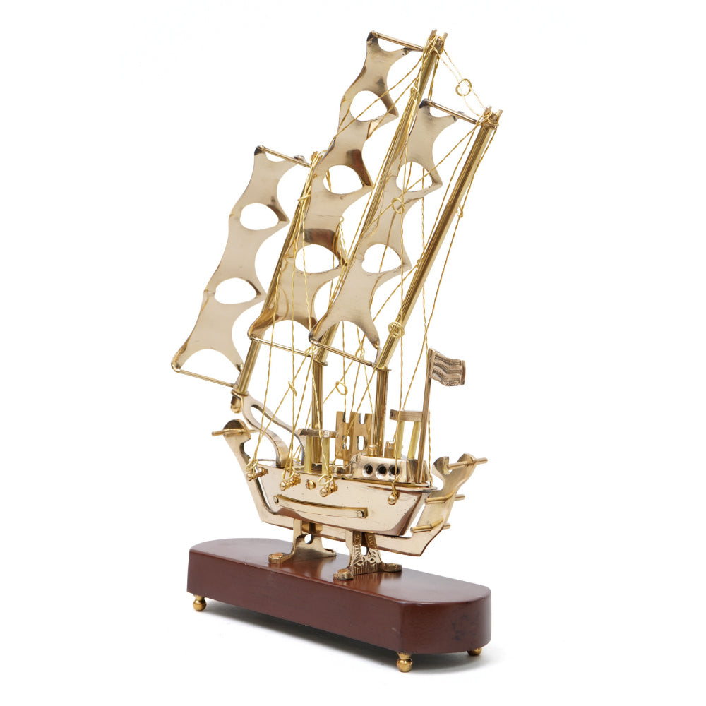 Exquisite piece of TABLE DÉCOR of a sailing ship
