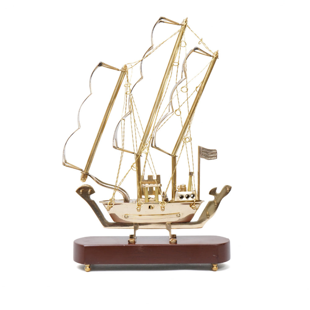 Exquisite piece of TABLE DÉCOR of a sailing ship