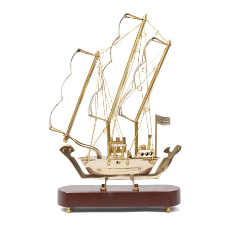Exquisite piece of TABLE DÉCOR of a sailing ship
