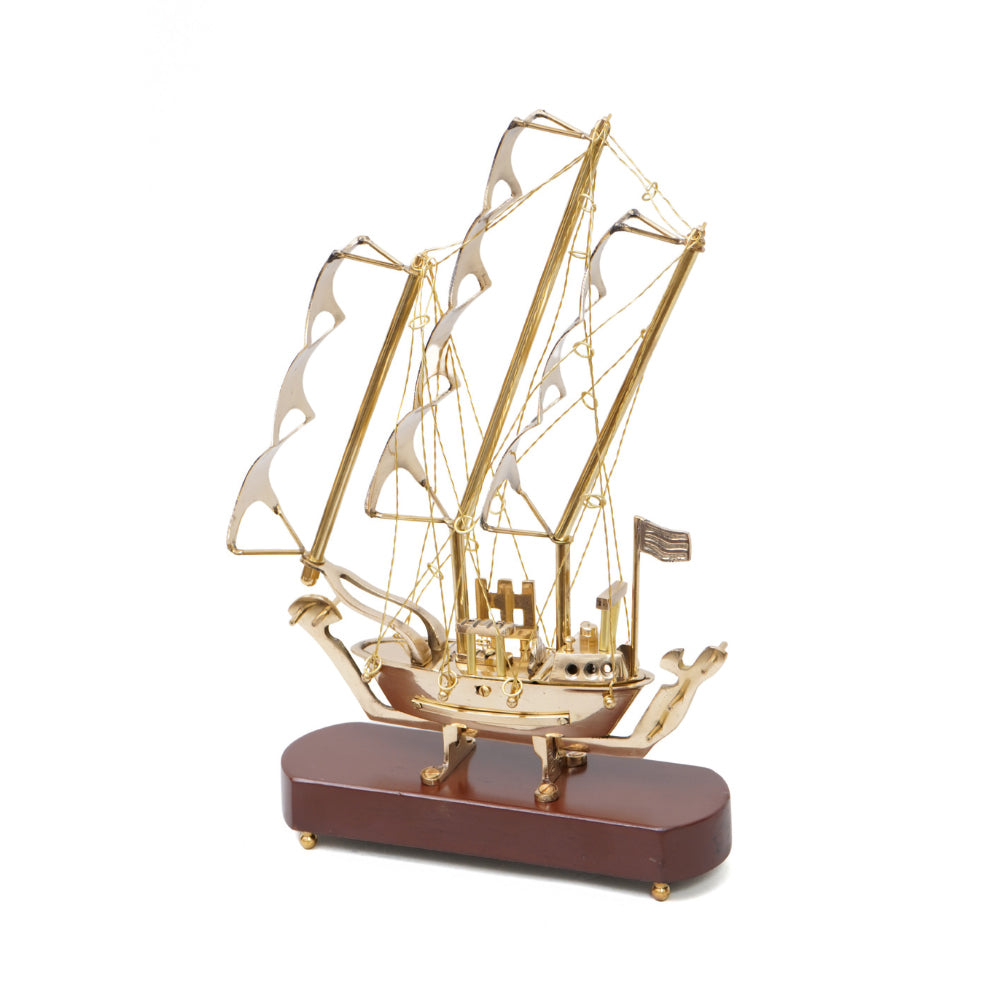 Exquisite piece of TABLE DÉCOR of a sailing ship